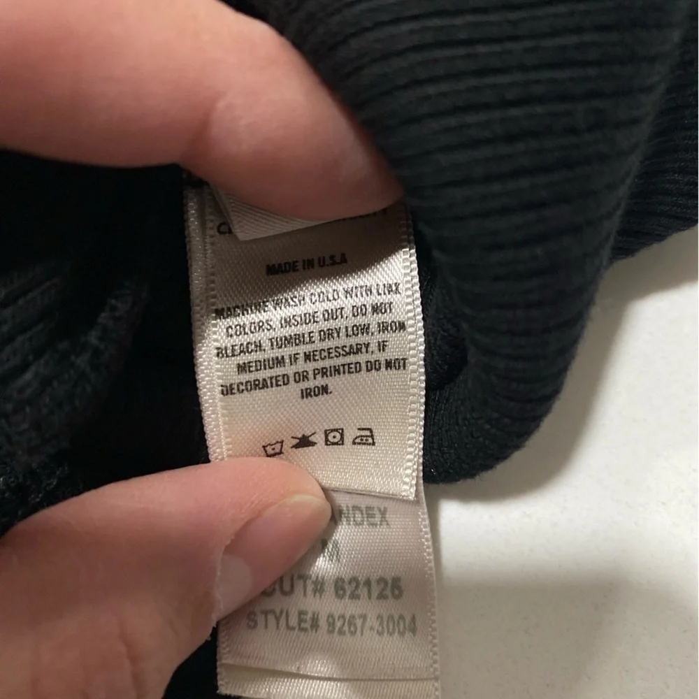 Citizens of Humanity black v-neck - Picture 7 of 11